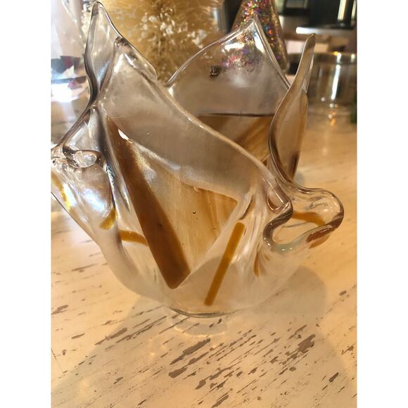 Vintage Unmarked Glass Handkerchief Vase 5" Brown and Clear - Picture 3 of 6